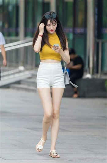 女同事借钱后以身抵债