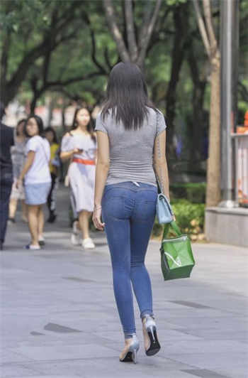 保险公司的女人免费