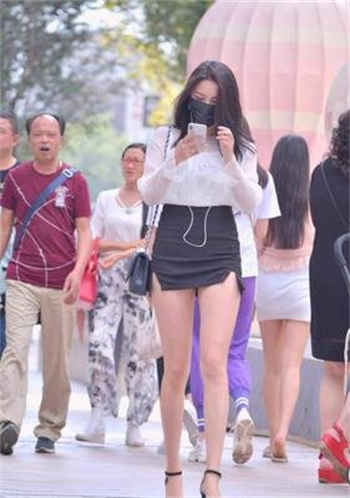 将他她的腿分至最开