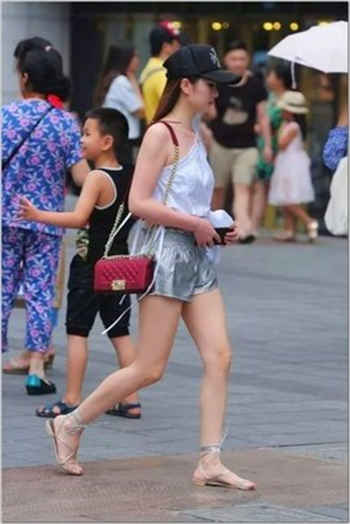 吴梦梦时间暂停下的健身房
