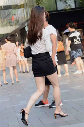 极品美女飞机自带纸巾