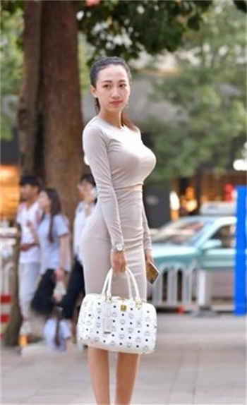 快手一个小球球跳舞视频