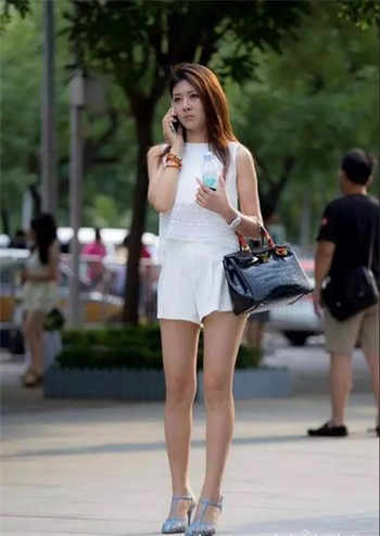 白丝六年级扣出桨的视频