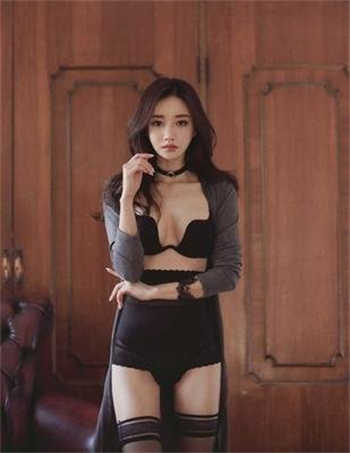 校长威胁女老师打扑克